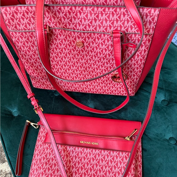 Michael Kors Red Signature Tote and Crossbody Trio - Picture 4 of 10